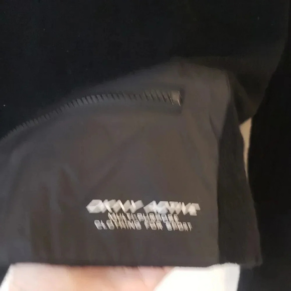 DKNY Active 100% Lambs Wool Ribbed Sweater - Picture 2 of 8